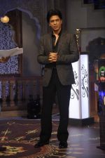 Shahrukh Khan on the sets of Diya aur Baati in Filmcity, Mumbai on 28th July 2013 (7).JPG
